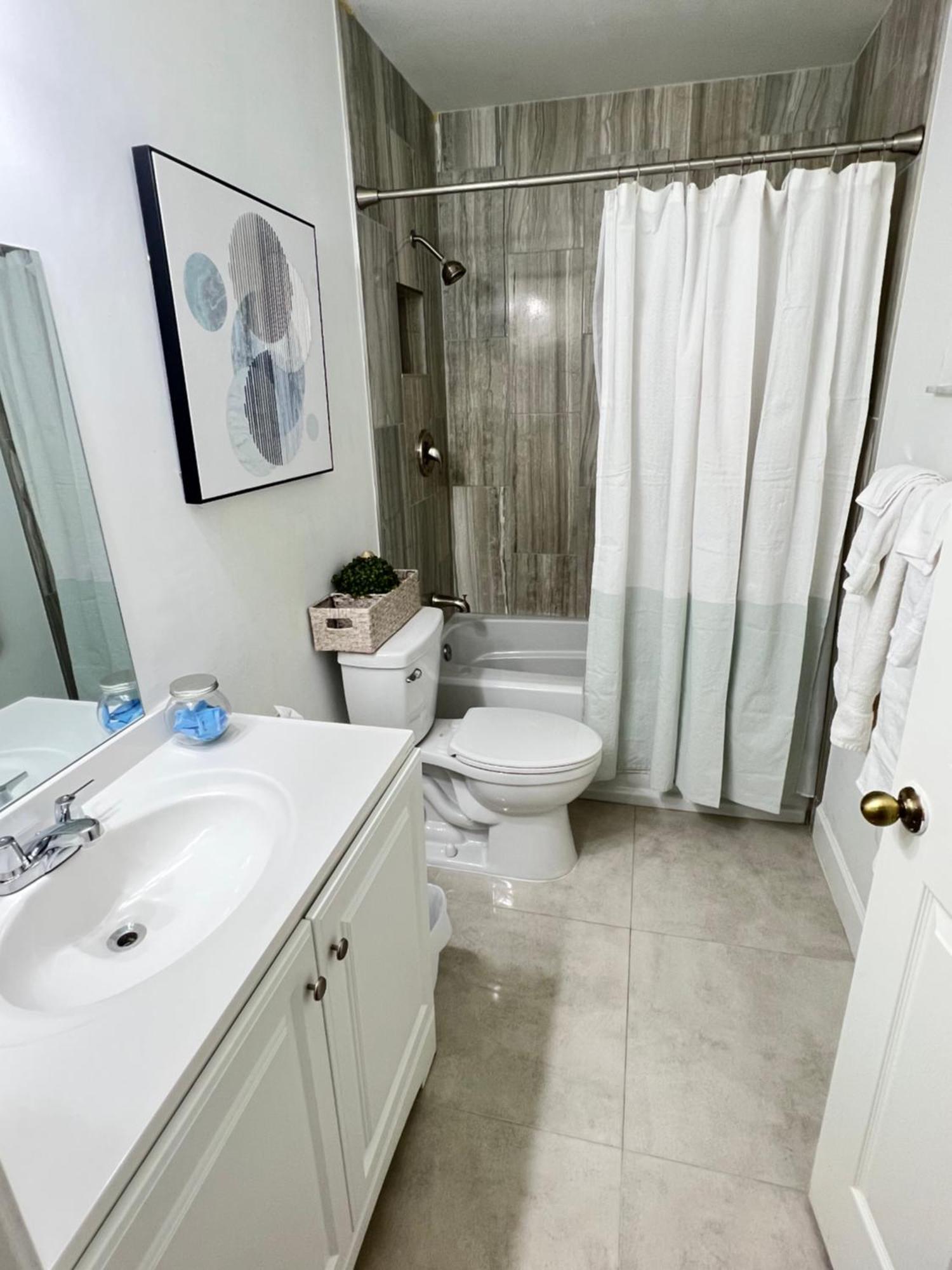 Spacious Home Near Downtown & The Beach ديلراي بيتش المظهر الخارجي الصورة